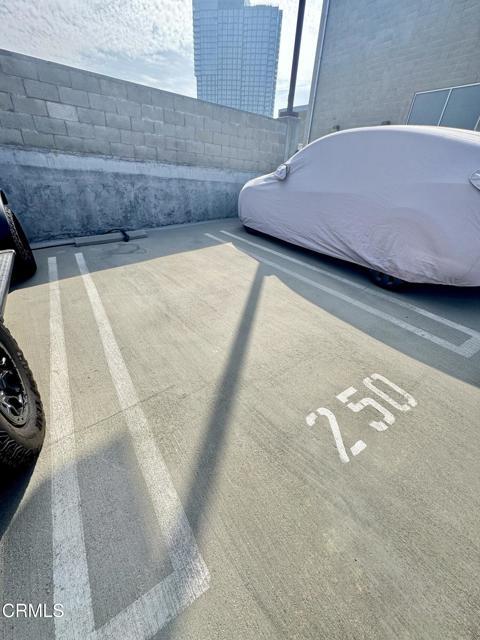 Building Photo - 530 S Hewitt St