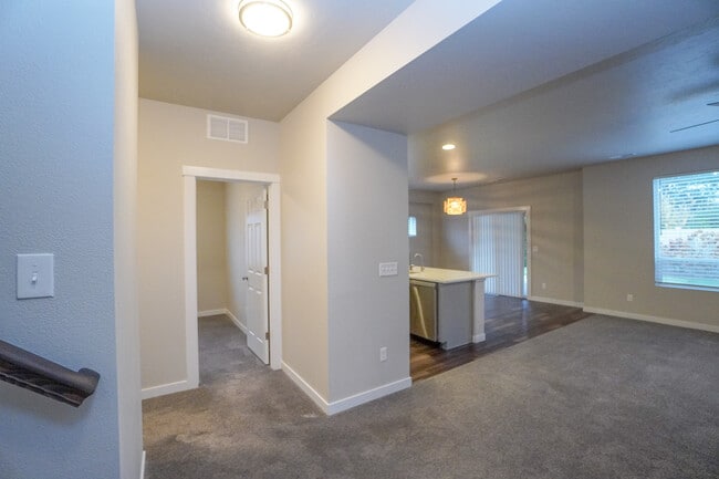 Building Photo - 6113 N Colosseum Ave