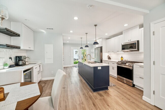 Building Photo - 111 Hanover St