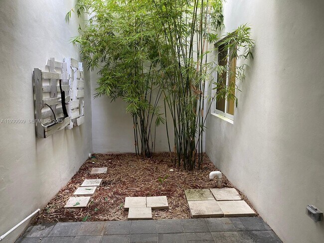 Building Photo - 10445 NW 66th St