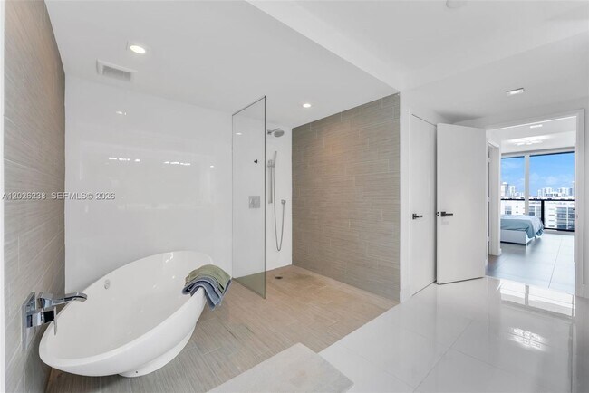 Building Photo - 300 Sunny Isles Blvd