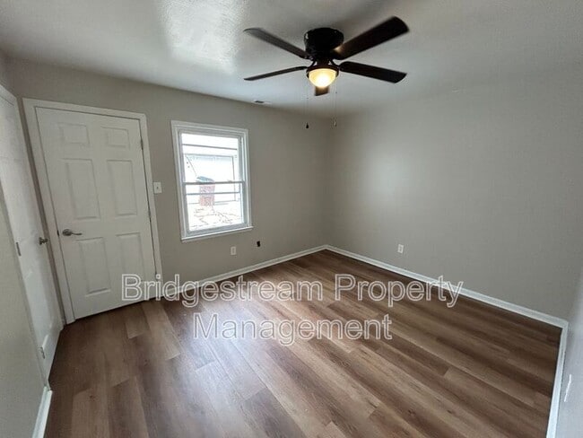Building Photo - 2315 Nomad Ave