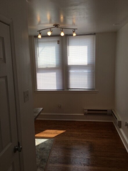 Building Photo - 1535 Sellers St