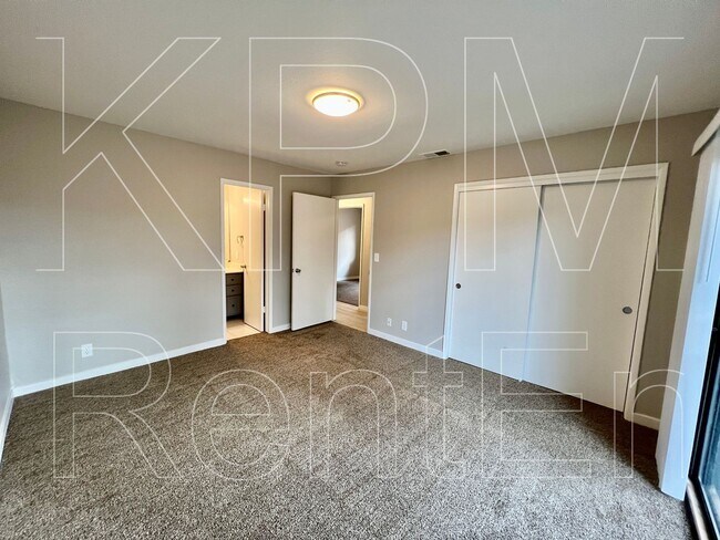 Building Photo - 5532 Fox Sparrow Ct