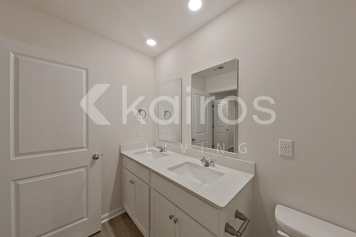 Building Photo - 130 Inez Ave