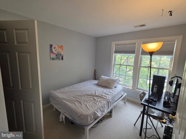Building Photo - 8181 Skelton Cir