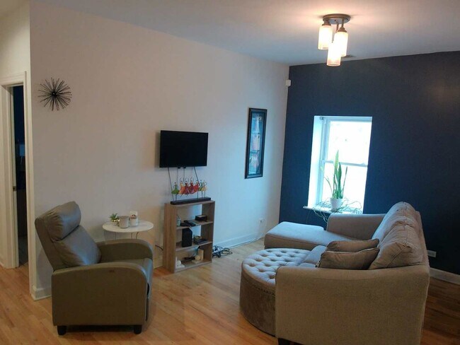 Building Photo - 6324 S Kimbark Ave