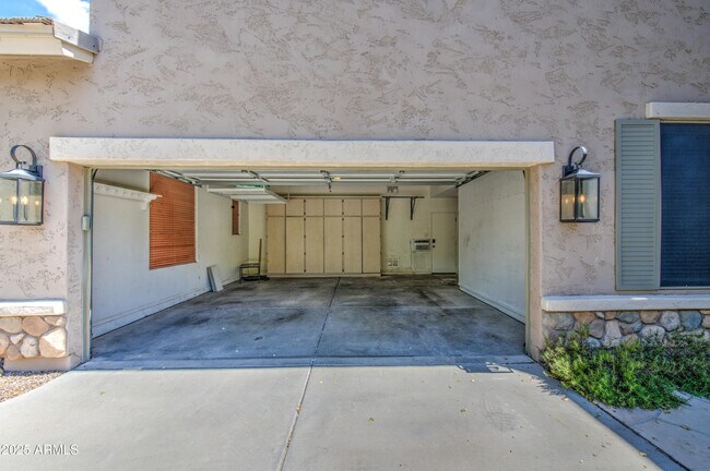 Building Photo - 4564 S Maverick Ct