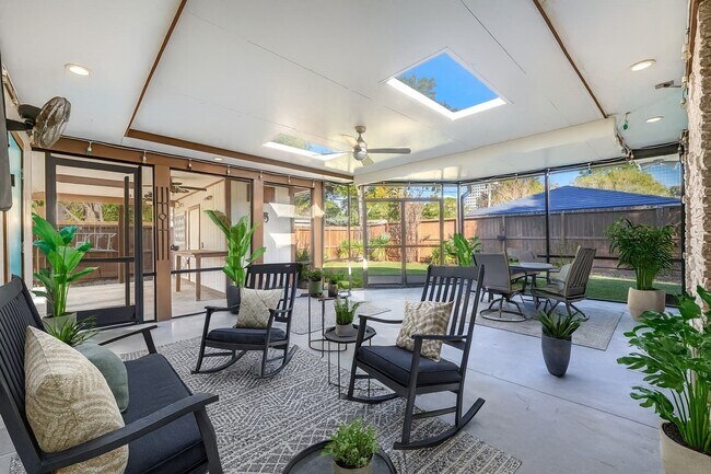 Building Photo - 10630 Olympia Dr