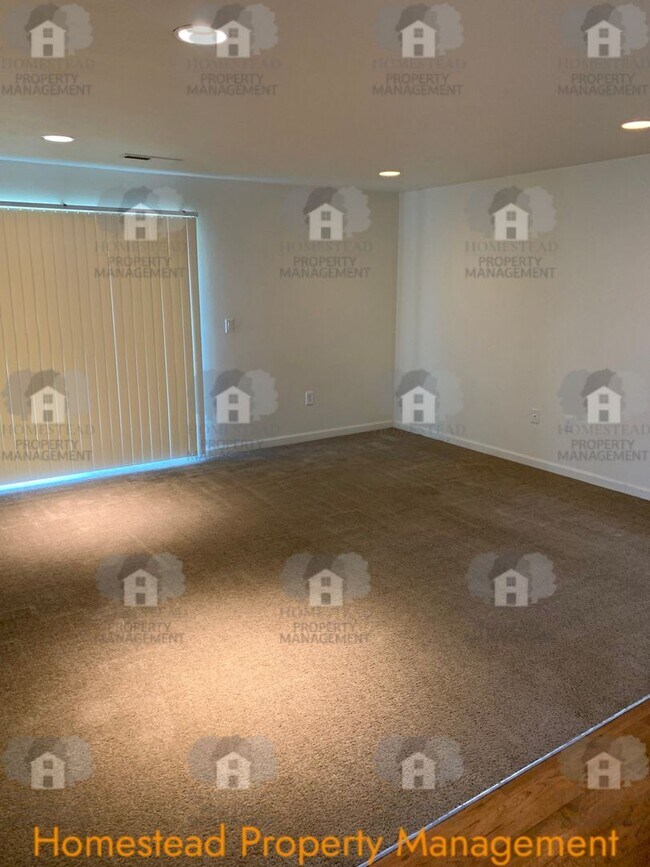 Building Photo - 411