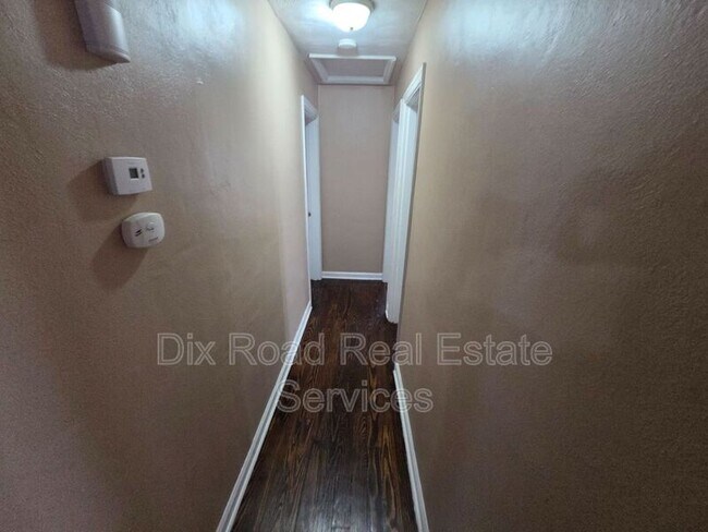 Building Photo - 344 W Parkwood Dr