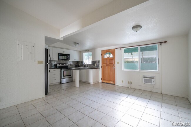 Building Photo - 68-058 Akule St. Unit D