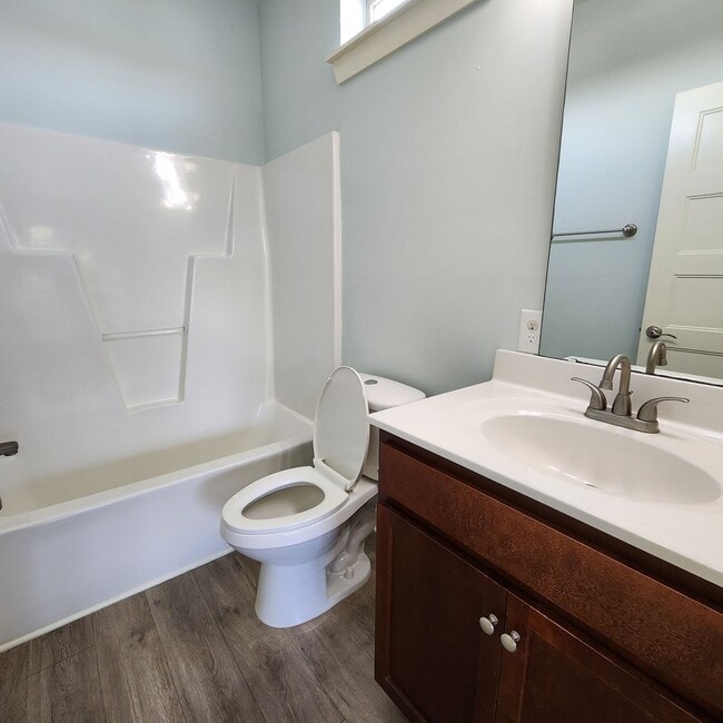 Building Photo - 2 Bedroom North Raleigh for rent