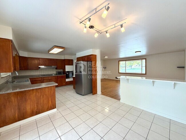 Building Photo - 511 E Panama Dr