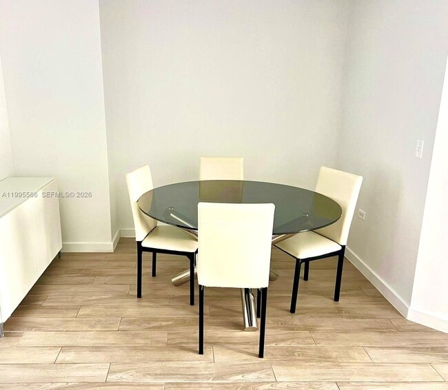 Building Photo - 999 SW 1st Ave