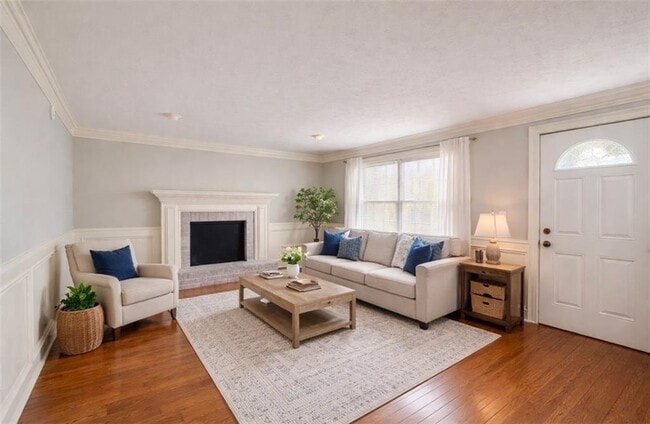 Building Photo - 1960 McEachern Manor Dr