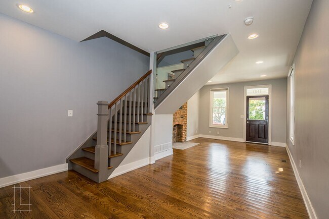 Building Photo - 160-162 E 3rd Ave