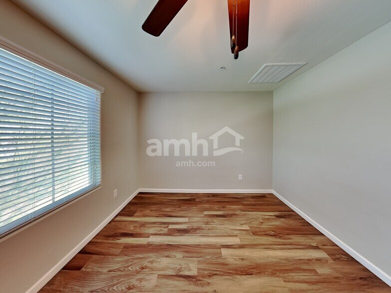 Building Photo - 20736 W Thomas Rd