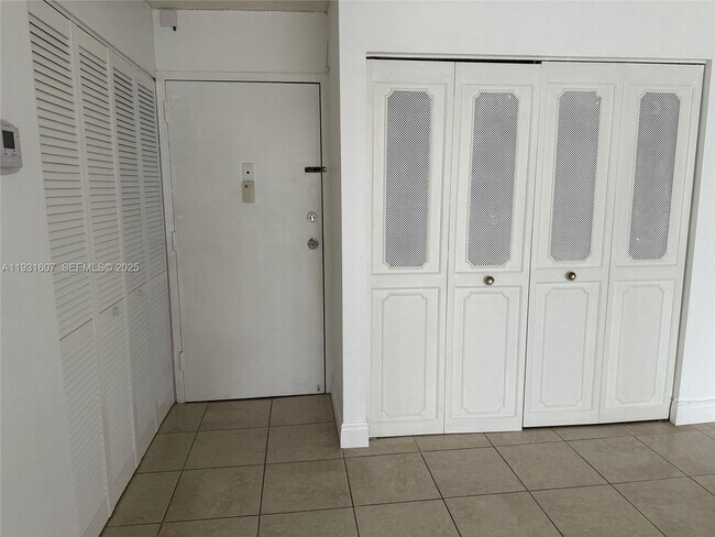 Building Photo - 17011 N Bay Rd