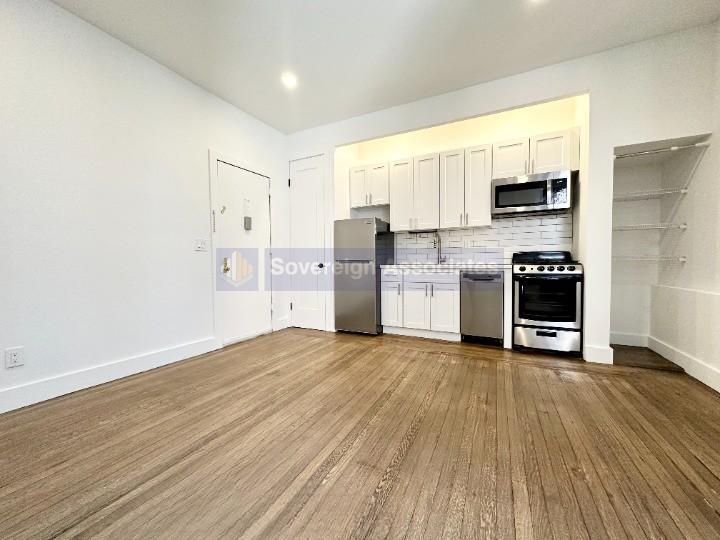 Building Photo - 45 Tiemann Pl