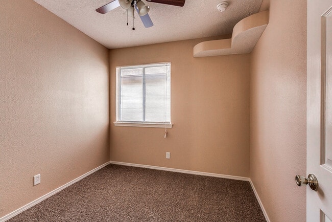Building Photo - Home for Rent!