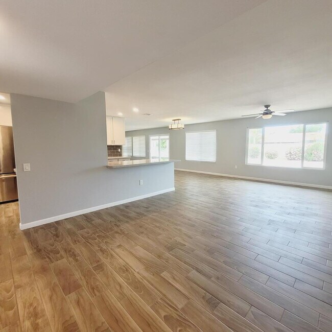 Building Photo - 14014 N Cameo Dr