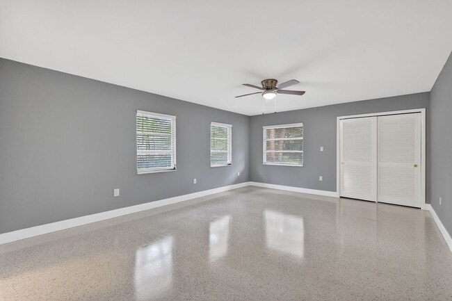 Building Photo - Fully Renovated Canal-Front Home on the Harris Chain of Lakes!