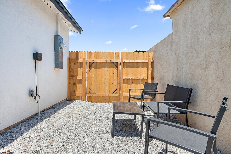 Building Photo - 1801 E Raymond St