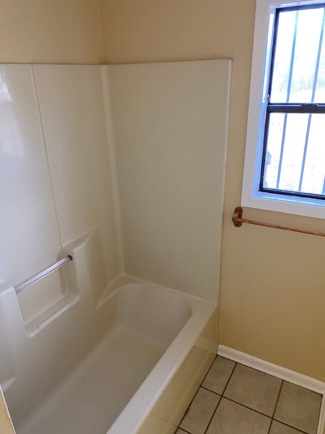 Building Photo - "Charming 2-Bedroom Retreat in Jonesboro – Cozy 750 Sq Ft Home Awaits!"