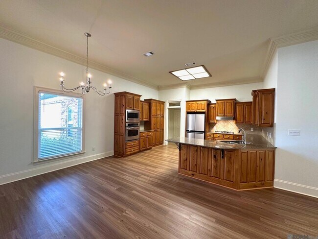 Building Photo - 10723 Hillbrook Ave