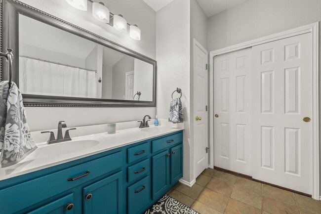 Building Photo - 1514 Lobo Mountain Ln