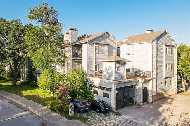 Building Photo - 3111 Tom Green St
