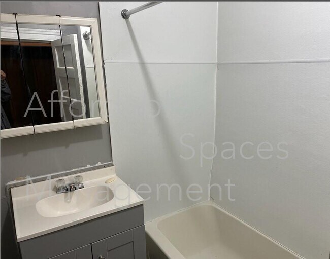 Building Photo - 160 Lamar St