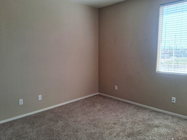 Building Photo - For Rent. 3 Bedroom, 2.5 Bath