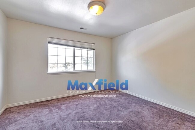 Building Photo - 3 BD 2 BA 1 GAR Townhouse - Taylorsville Utah