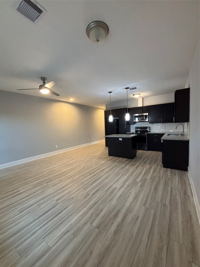 Building Photo - 339 Owens St