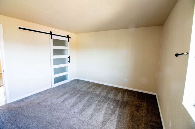 Building Photo - MOVE IN SPECIAL IF YOU SIGN LEASE BY 4/15/2026!!!!!!! Newly Updated 3/2 Home in SW Redmond