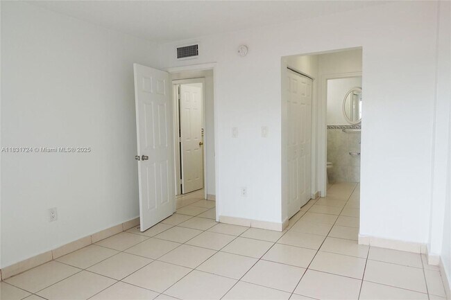 Building Photo - 495 NW 72nd Ave