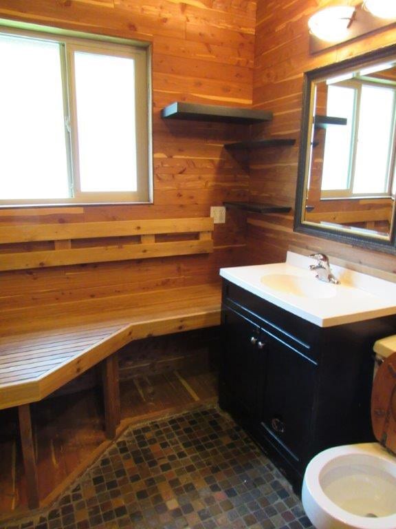 Building Photo - Beautiful 2 Bedrrom, 1.5 Bathroom Condo