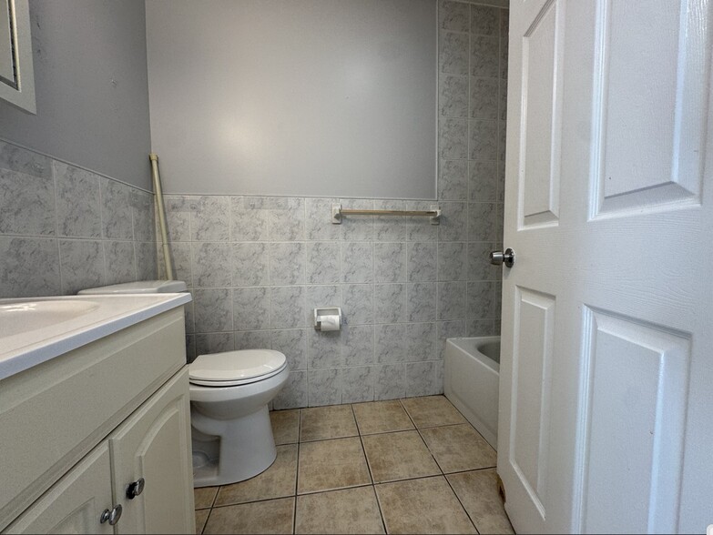 Building Photo - 458 Bergen Ave