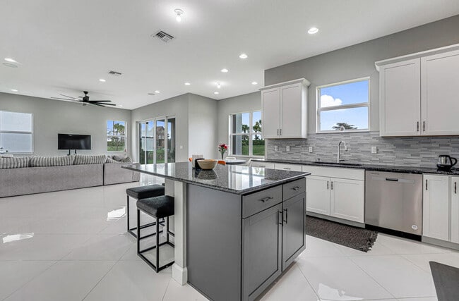 Building Photo - 5482 Macoon Wy