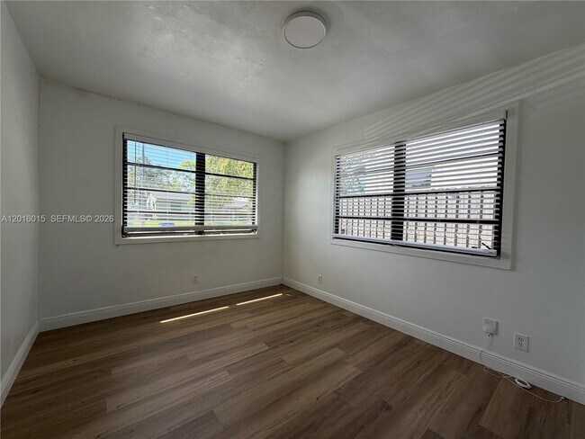 Building Photo - 1740 SW 47th Ave