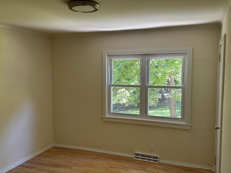 Front bedroom and view - 105 Red Mill Rd