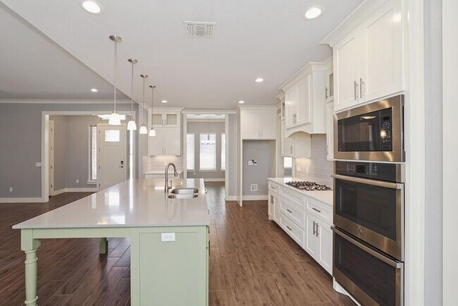 Building Photo - 9240 Highland Springs Dr
