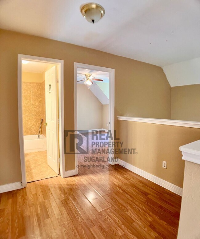 Building Photo - 5012 Higgins St