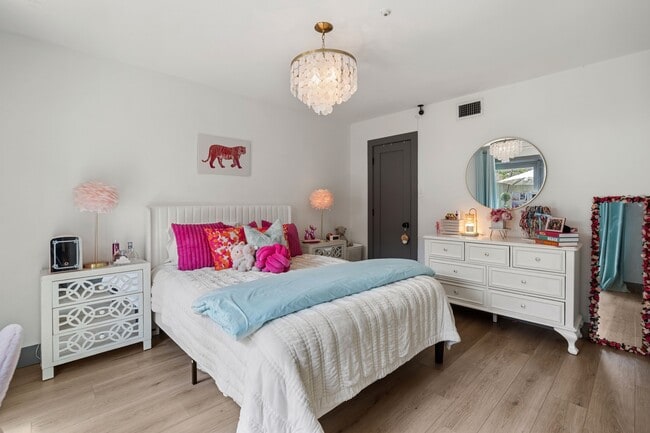 Building Photo - 40 Wellington Ct