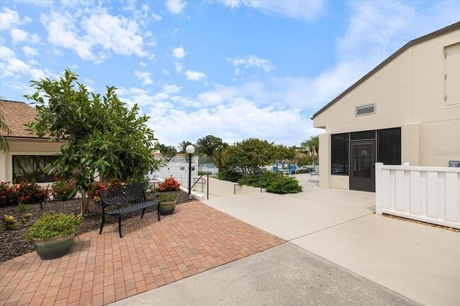 Building Photo - 612 Bird Bay Dr S