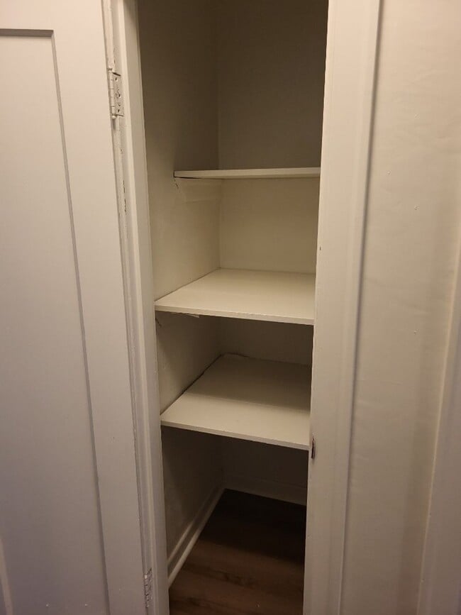 Building Photo - 1/2 off 1st Month's Rent - Charming Vintage Three Bedroom In Camas