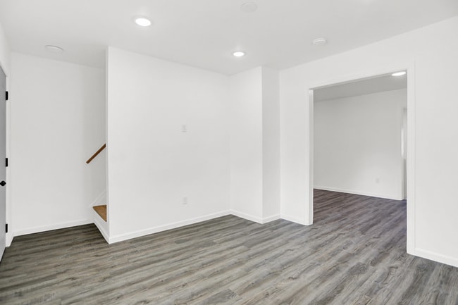 Building Photo - 2212 S Delawanda Ave