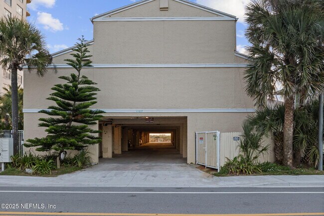 Building Photo - 1107 1st St S